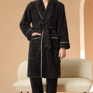 peignoir noir élégant