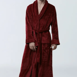 peignoir rouge homme élégant